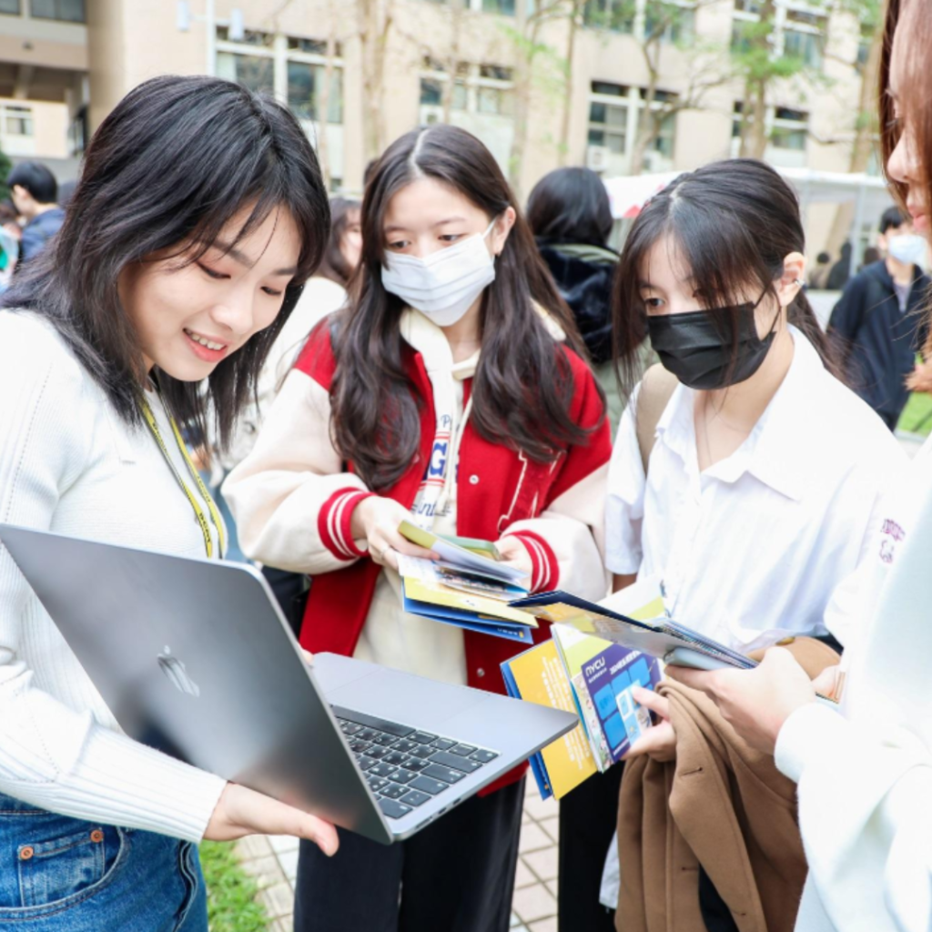 How to Compare Two Universities Before Taking Admission